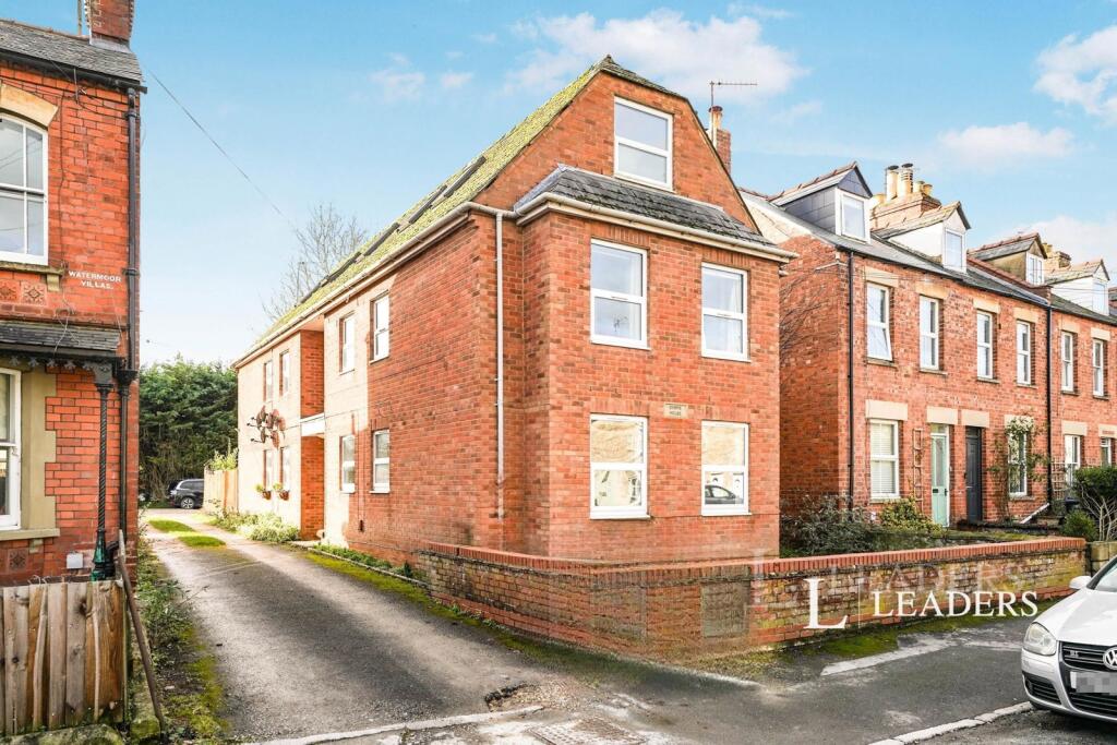 1 bed 1st Floor Flat for rent in Cirencester. From Leaders - Cirencester