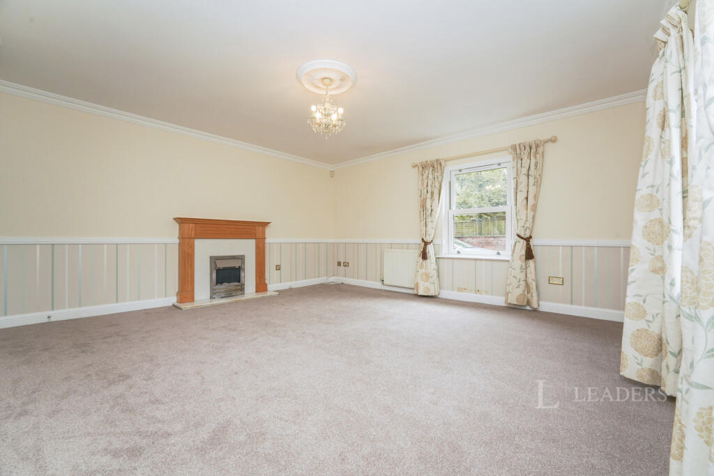 2 bed 1st Floor Flat for rent in Cirencester. From Leaders - Cirencester