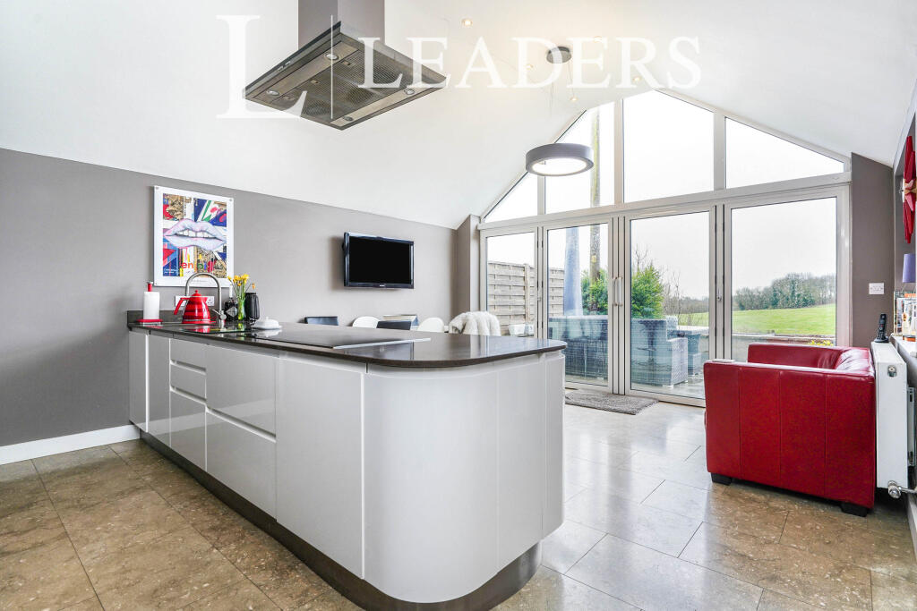 5 bed Semi Detached for rent in Cirencester. From Leaders - Cirencester 5 bed Semi Detached for rent in Cirencester. From Leaders - Cirencester