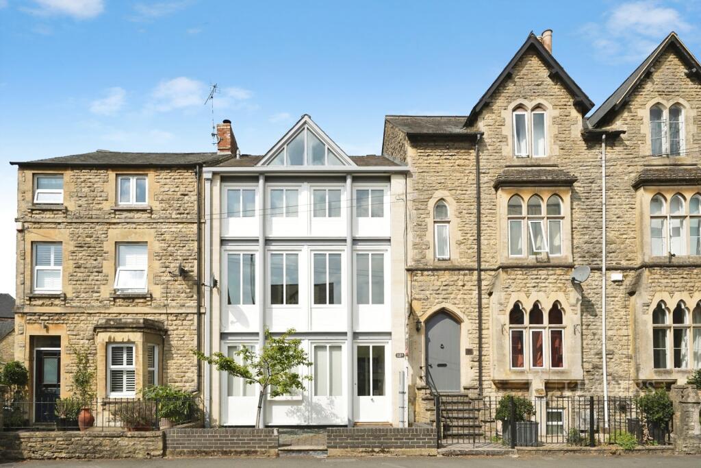 1 bed 1st Floor Flat for rent in Cirencester. From Leaders - Cirencester