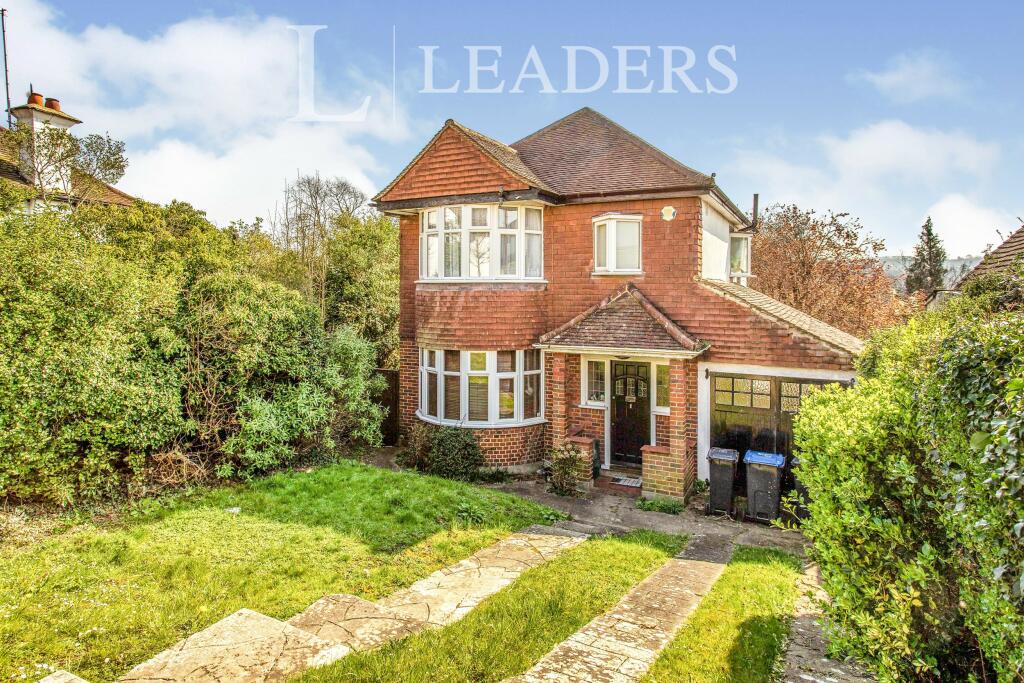 3 bed Detached House for rent in Purley. From Leaders - Croydon