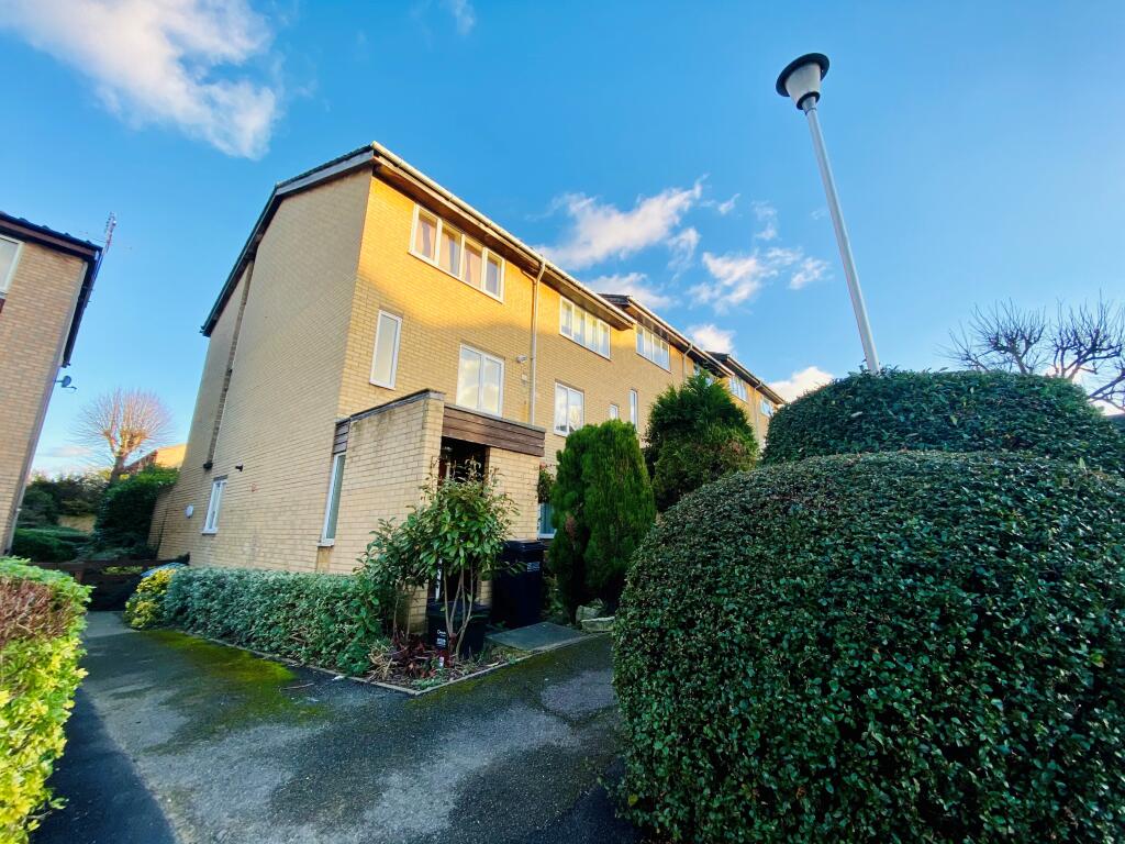 3 bed Detached for rent in Croydon. From Leaders Sales - Croydon