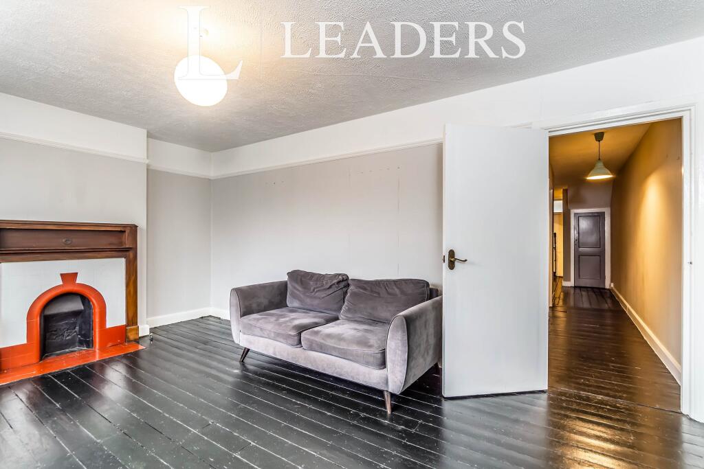 1 bed 1st Floor Flat for rent in Purley. From Leaders Sales - Croydon