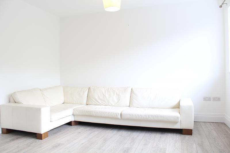 2 bed 1st Floor Flat for rent in Farleigh. From Leaders Sales - Croydon
