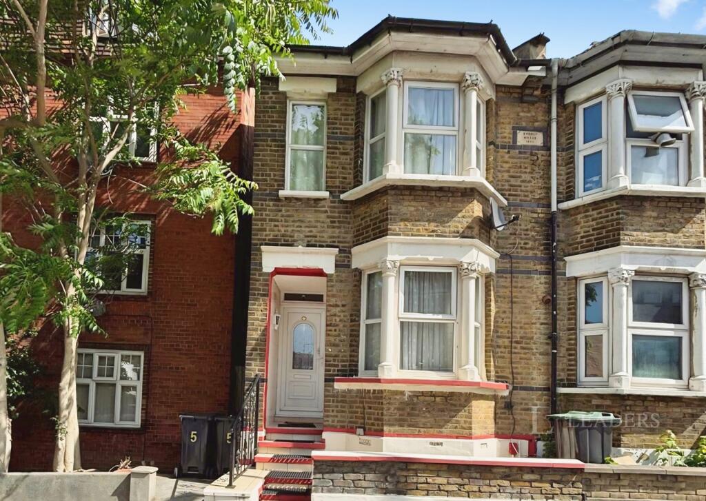 4 bed Studio for rent in Croydon. From Leaders Sales - Croydon