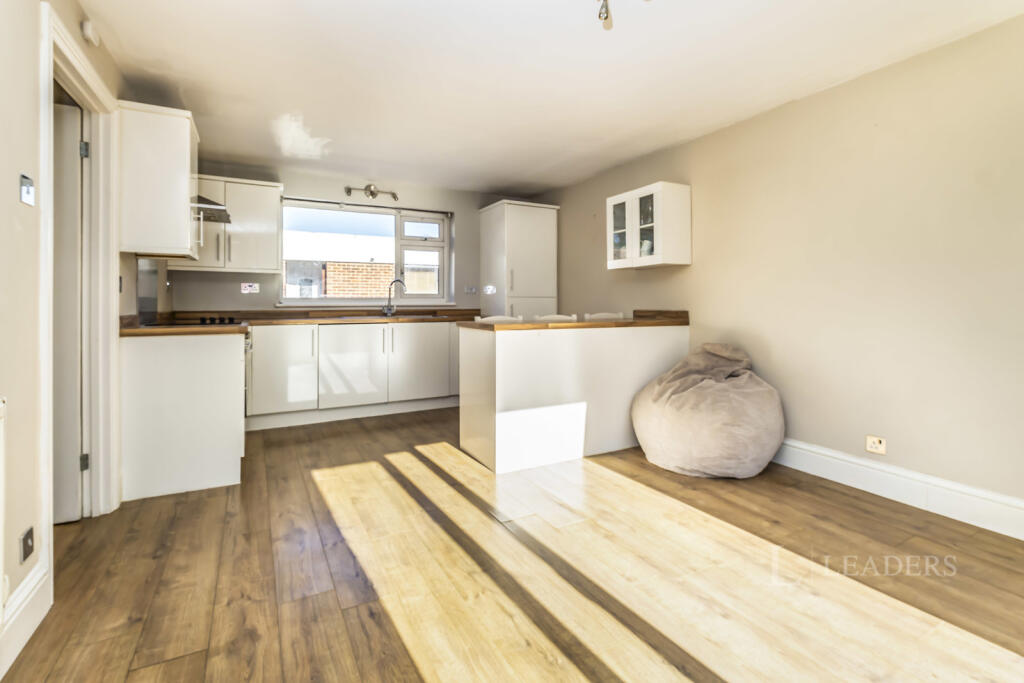 1 bed 1st Floor Flat for rent in Farleigh. From Leaders Sales - Croydon