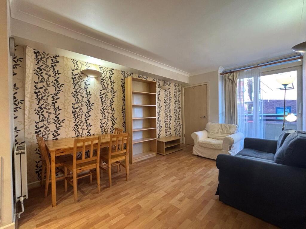 1 bed 1st Floor Flat for rent in Purley. From Leaders Sales - Croydon 1 bed 1st Floor Flat for rent in Purley. From Leaders Sales - Croydon