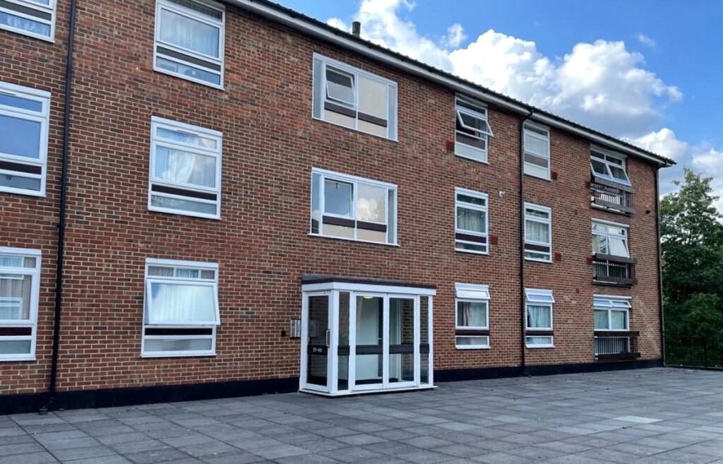 2 bed 1st Floor Flat for rent in Croydon. From Leaders Sales - Croydon