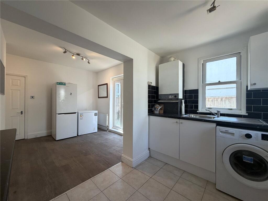 4 bed House Share for rent in Croydon. From Leaders Sales - Croydon