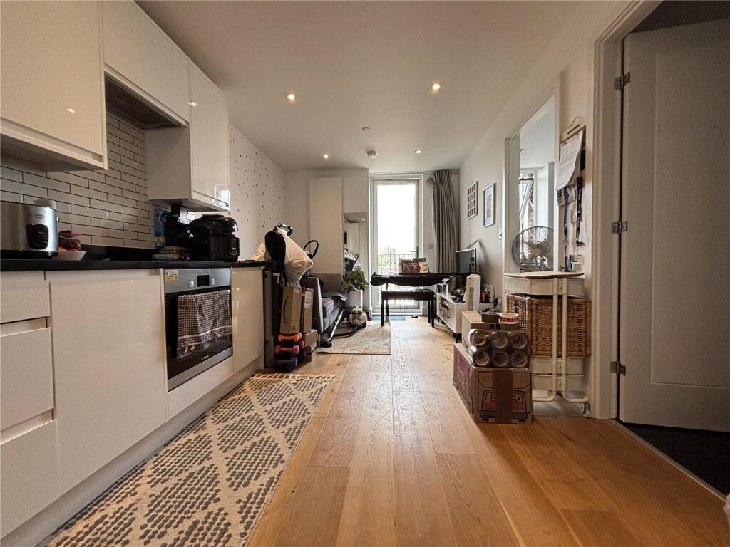 1 bed 1st Floor Flat for rent in Croydon. From Leaders Sales - Croydon
