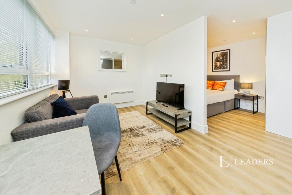 4 bed Studio for rent in East Grinstead. From Leaders - East Grinstead