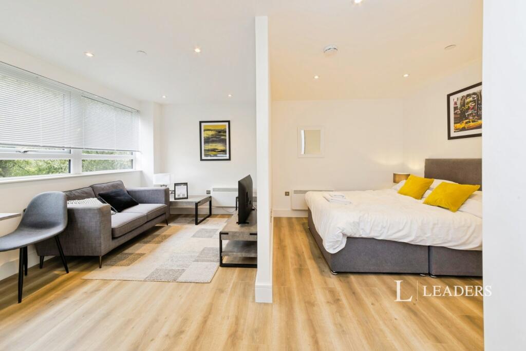 4 bed Studio for rent in East Grinstead. From Leaders - East Grinstead
