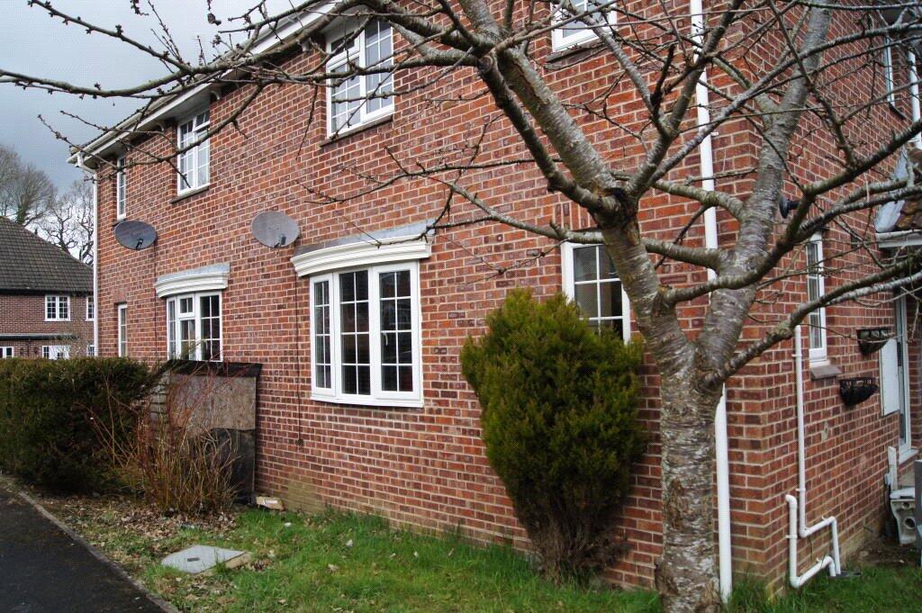 2 bed Semi Detached for rent in East Grinstead. From Leaders - East Grinstead 2 bed Semi Detached for rent in East Grinstead. From Leaders - East Grinstead