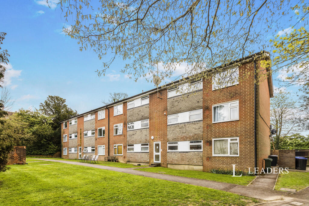 2 bed 1st Floor Flat for rent in East Grinstead. From Leaders - East Grinstead
