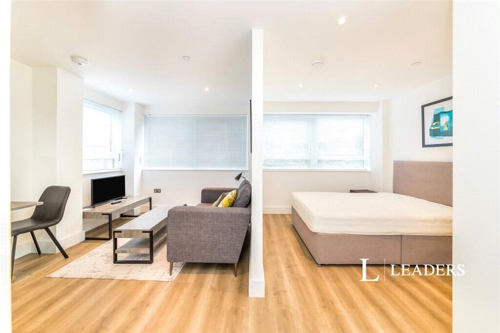 0 bed Studio for rent in East Grinstead. From Leaders - East Grinstead