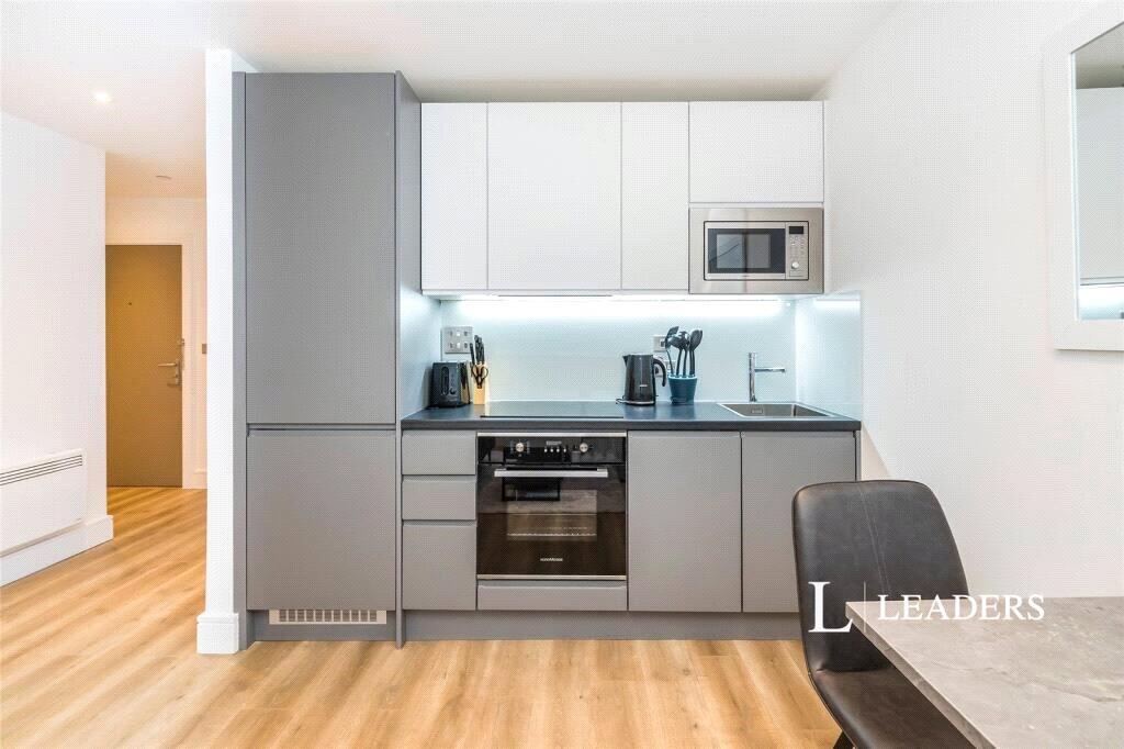 0 bed Studio for rent in East Grinstead. From Leaders - East Grinstead