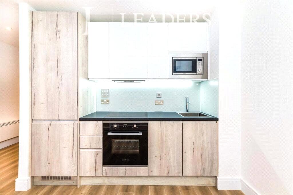 1 bed 1st Floor Flat for rent in East Grinstead. From Leaders - East Grinstead