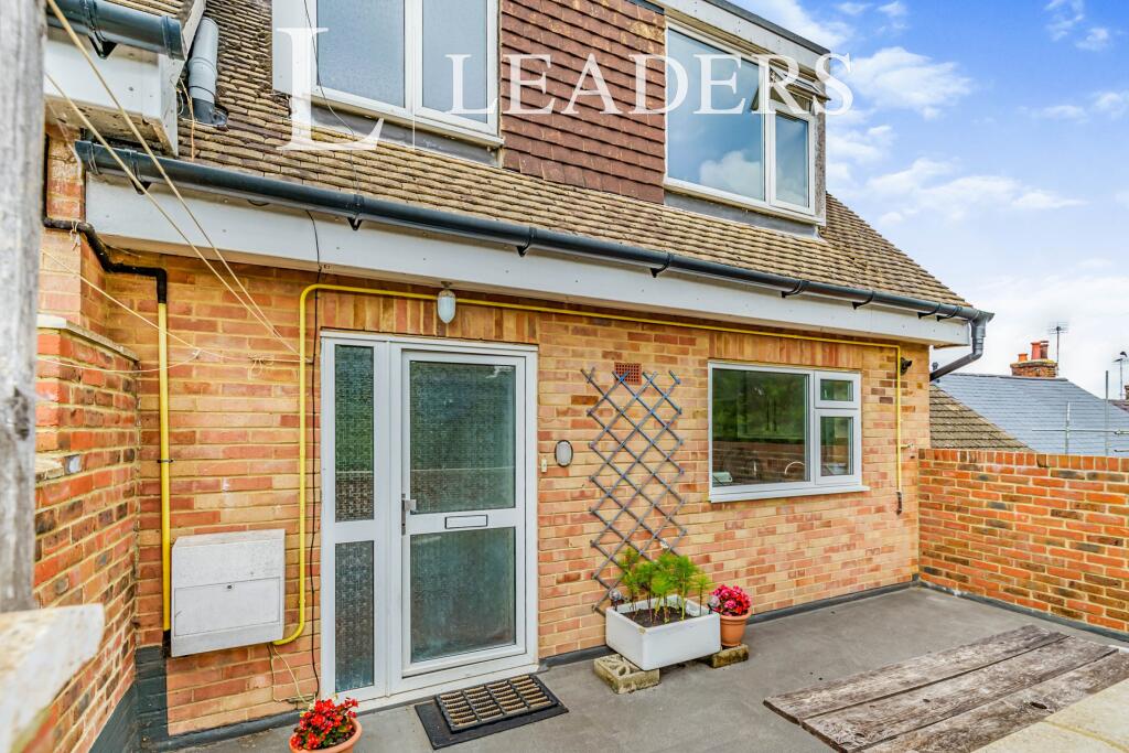 3 bed 1st Floor Flat for rent in Ashurst Wood. From Leaders - East Grinstead