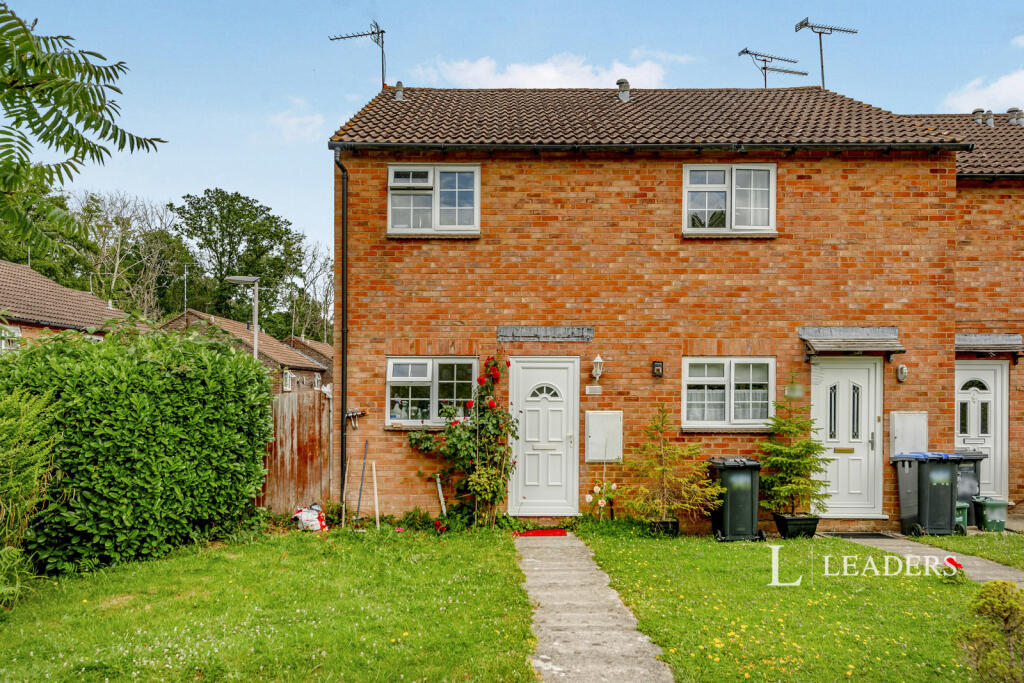 2 bed Mid Terraced House for rent in East Grinstead. From Leaders - East Grinstead