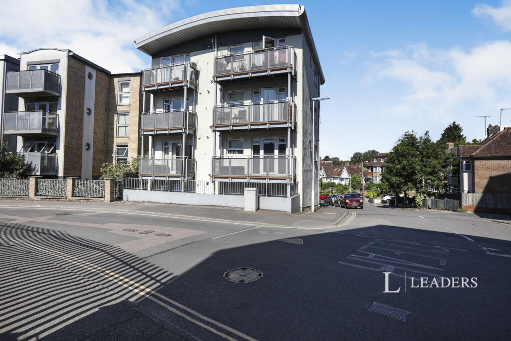 1 bed 1st Floor Flat for rent in East Grinstead. From Leaders - East Grinstead