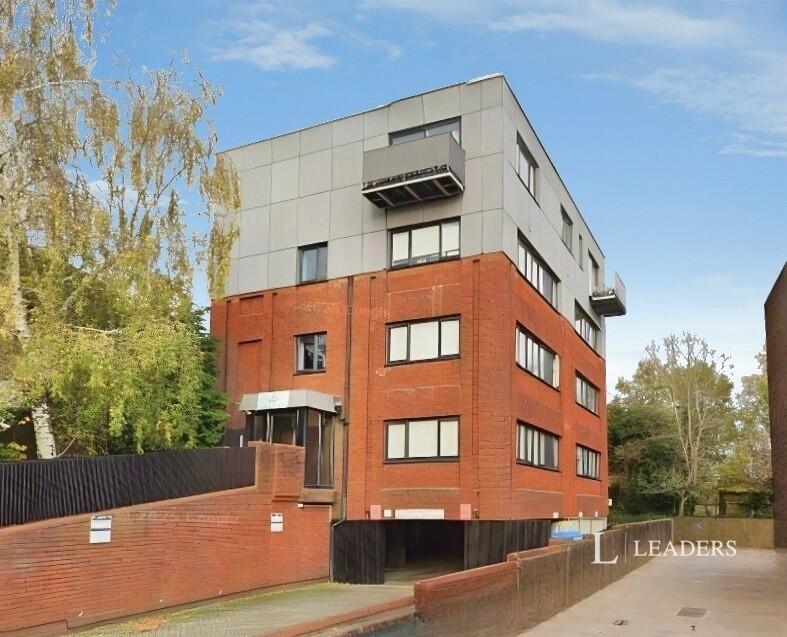 4 bed Studio for rent in East Grinstead. From Leaders - East Grinstead