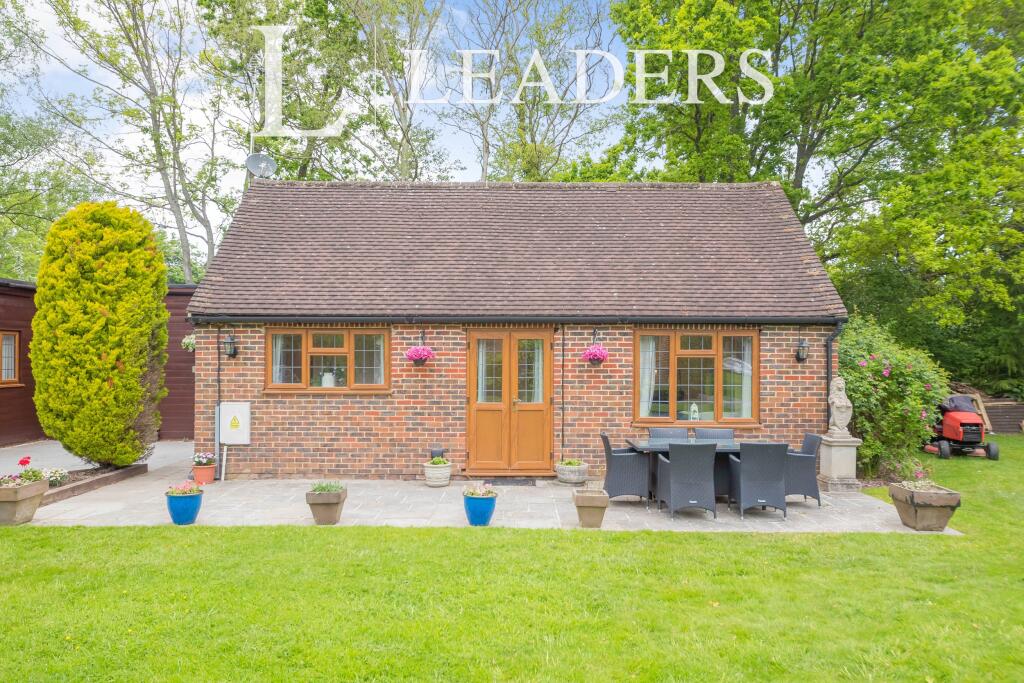 4 bed Studio for rent in Copthorne. From Leaders - East Grinstead