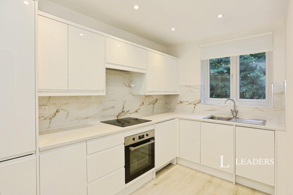 3 bed 1st Floor Flat for rent in Forest Row. From Leaders - East Grinstead 3 bed 1st Floor Flat for rent in Forest Row. From Leaders - East Grinstead