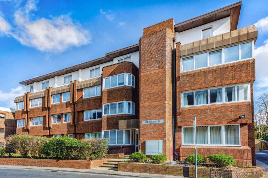 2 bed 1st Floor Flat for rent in East Grinstead. From Leaders - East Grinstead 2 bed 1st Floor Flat for rent in East Grinstead. From Leaders - East Grinstead
