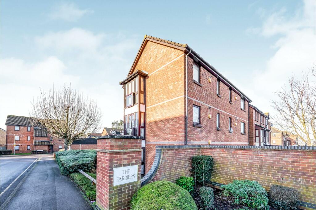 1 bed Apartment for rent in Epsom. From Leaders - Epsom