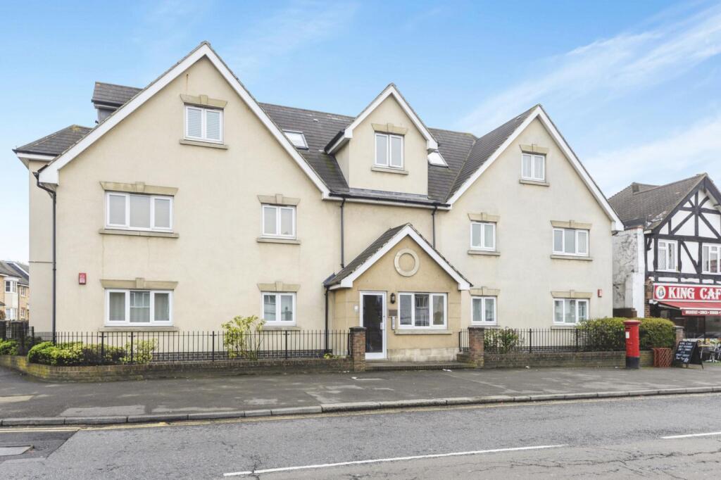 2 bed 1st Floor Flat for rent in Epsom. From Leaders Sales - Epsom