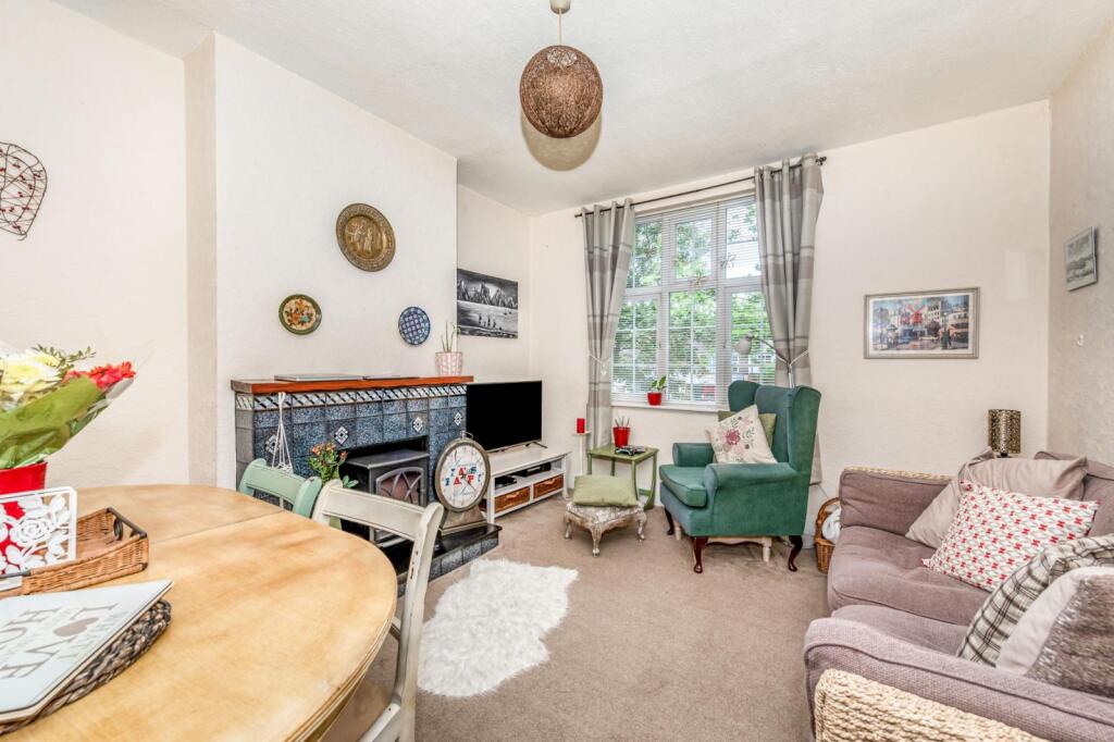 3 bed 1st Floor Flat for rent in Epsom. From Leaders Sales - Epsom