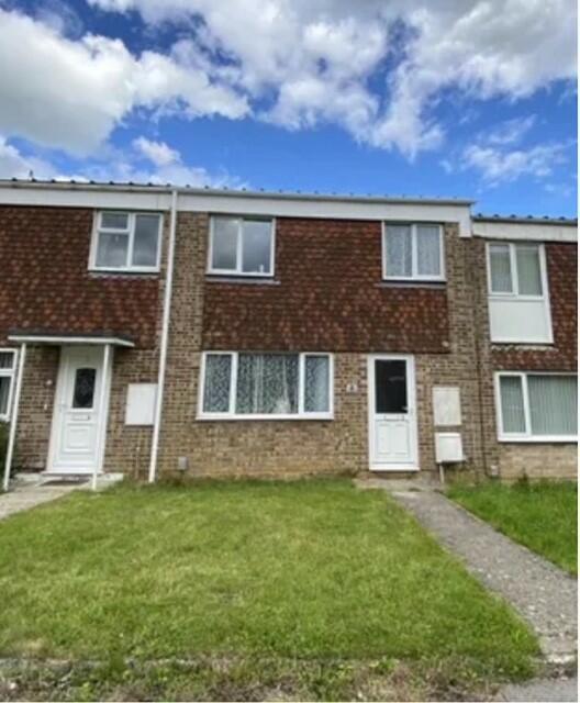 3 bed Mid Terraced House for rent in Stratton St Margaret. From Leaders - Faringdon