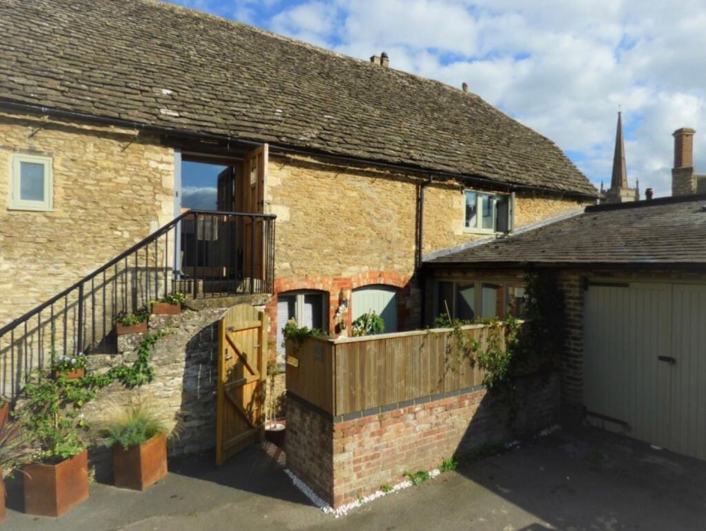 2 bed 1st Floor Flat for rent in Lechlade-on-Thames. From Leaders - Faringdon
