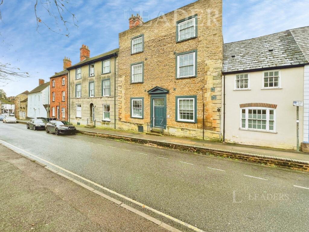4 bed Studio for rent in Faringdon. From Leaders - Faringdon