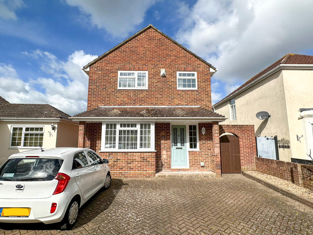 3 bed Detached House for rent in Gosport. From Leaders - Gosport