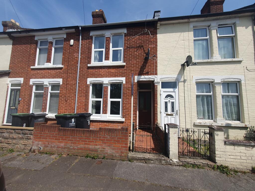 2 bed Mid Terraced House for rent in Gosport. From Leaders - Gosport