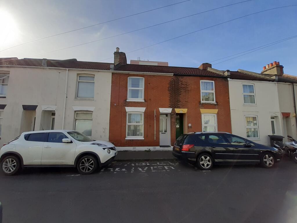 2 bed Mid Terraced House for rent in Gosport. From Leaders - Gosport