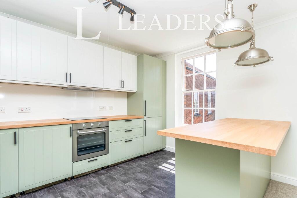 2 bed 1st Floor Flat for rent in Gosport. From Leaders - Gosport