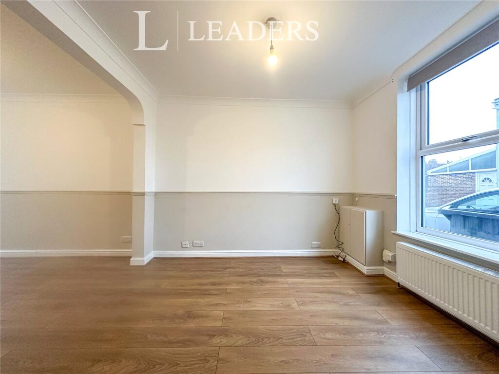 2 bed Mid Terraced House for rent in Gosport. From Leaders - Gosport