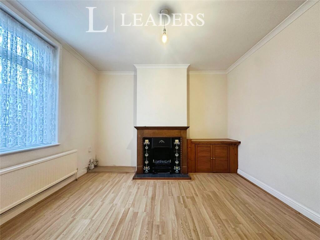 2 bed Mid Terraced House for rent in Gosport. From Leaders - Gosport