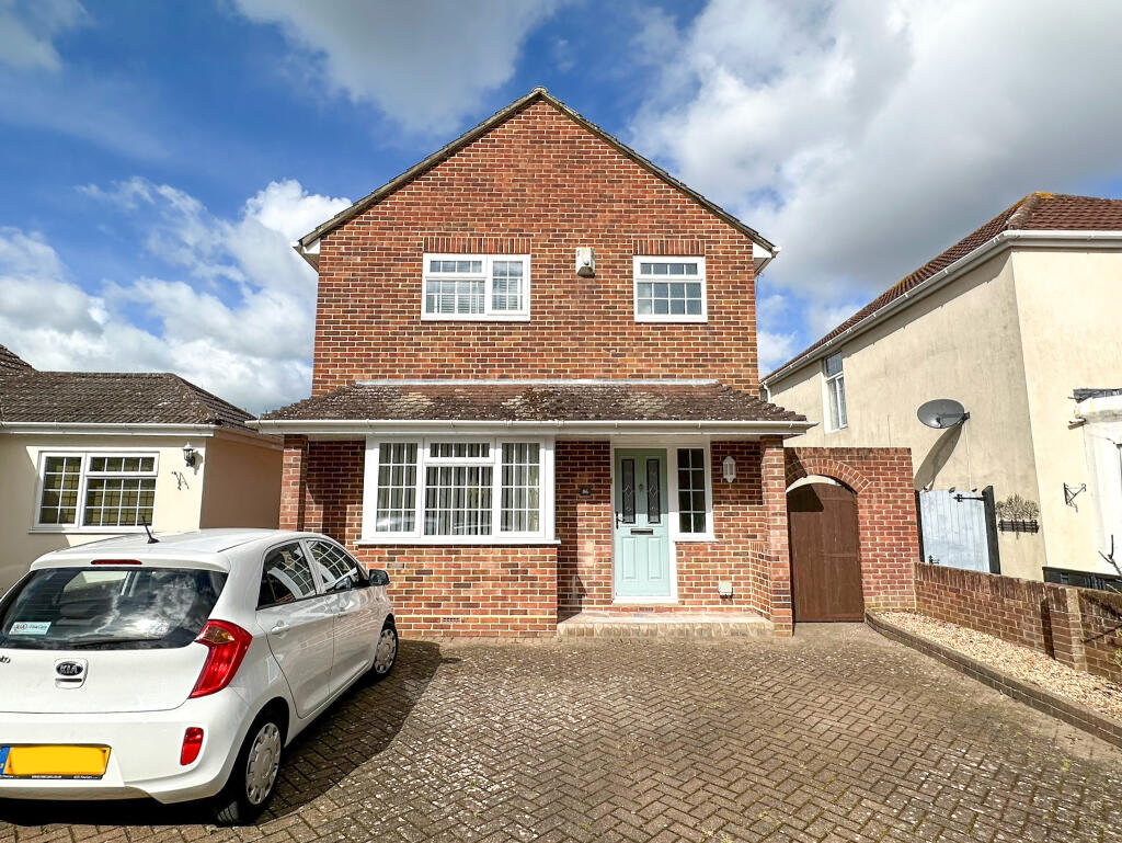 3 bed Detached for rent in Gosport. From Leaders - Gosport