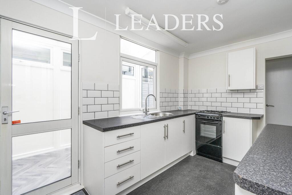 3 bed Mid Terraced House for rent in Gosport. From Leaders - Gosport