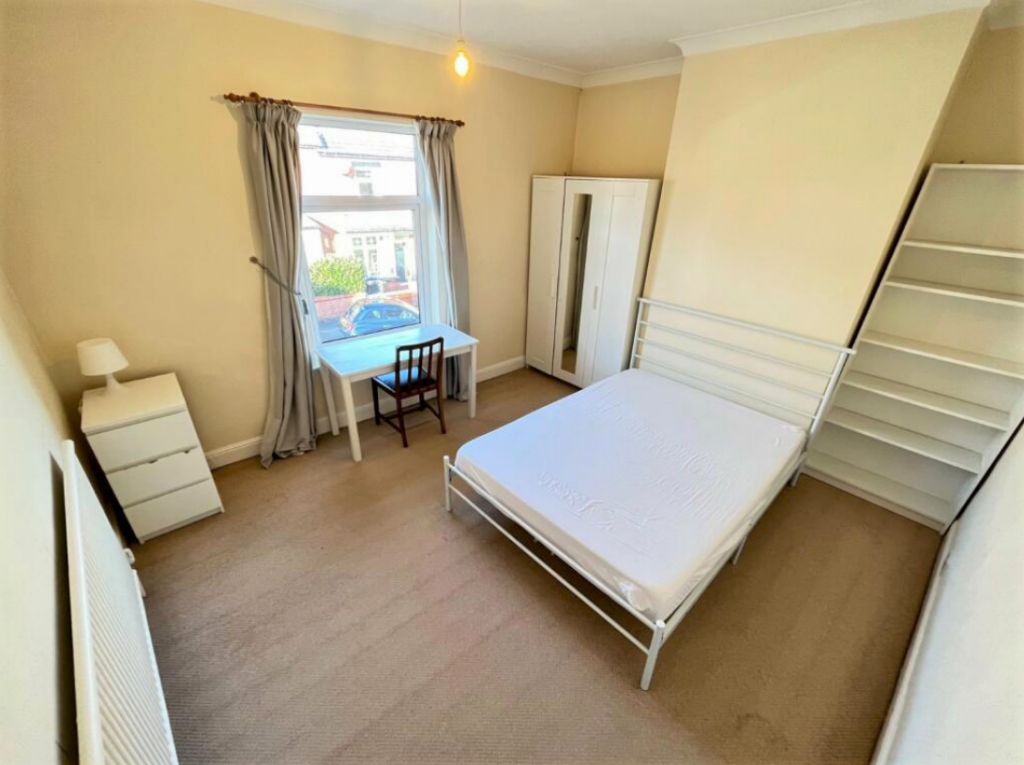 1 bed Room for rent in Newcastle-under-Lyme. From Leaders - Hartshill