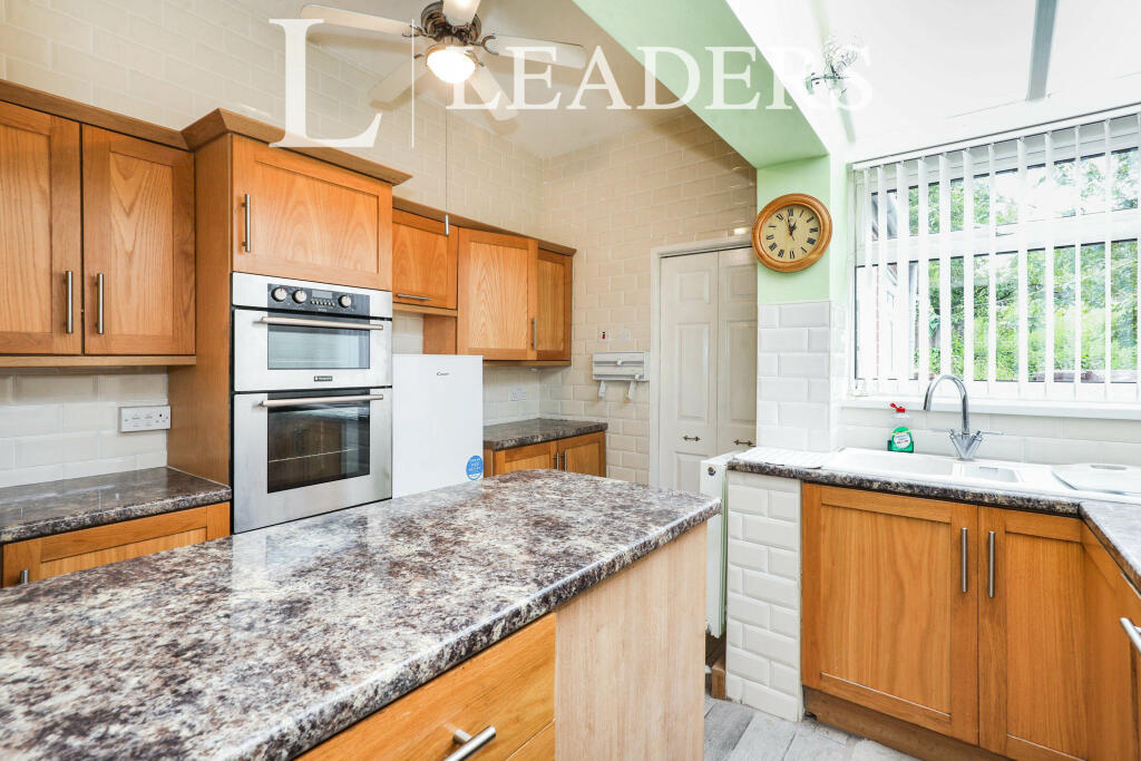 4 bed Mid Terraced House for rent in Cookshill. From Leaders Lettings - Hartshill