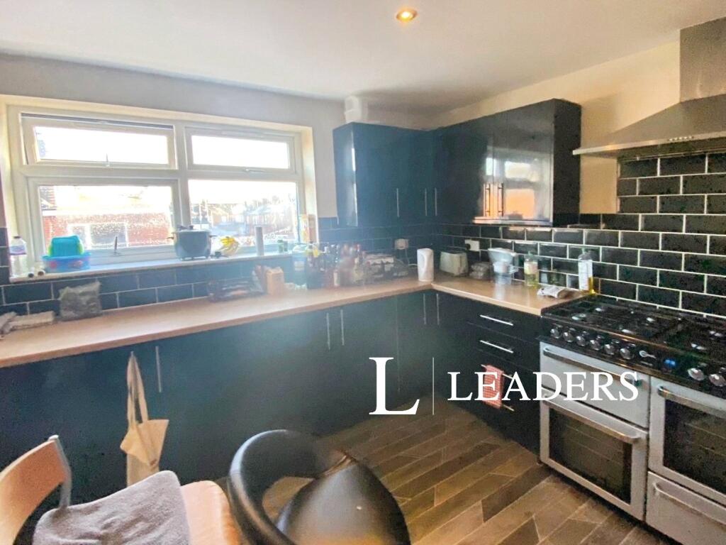 6 bed Detached for rent in Hanchurch. From Leaders Lettings - Hartshill