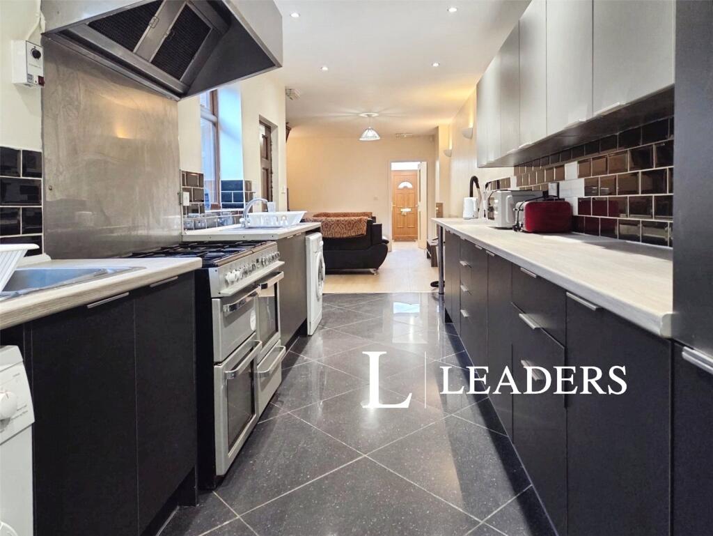 6 bed Mid Terraced House for rent in Hanchurch. From Leaders Lettings - Hartshill 6 bed Mid Terraced House for rent in Hanchurch. From Leaders Lettings - Hartshill