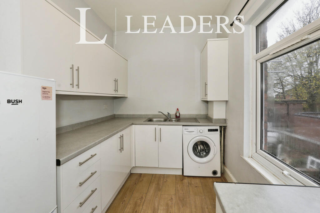 2 bed 1st Floor Flat for rent in Stoke-on-Trent. From Leaders Lettings - Hartshill