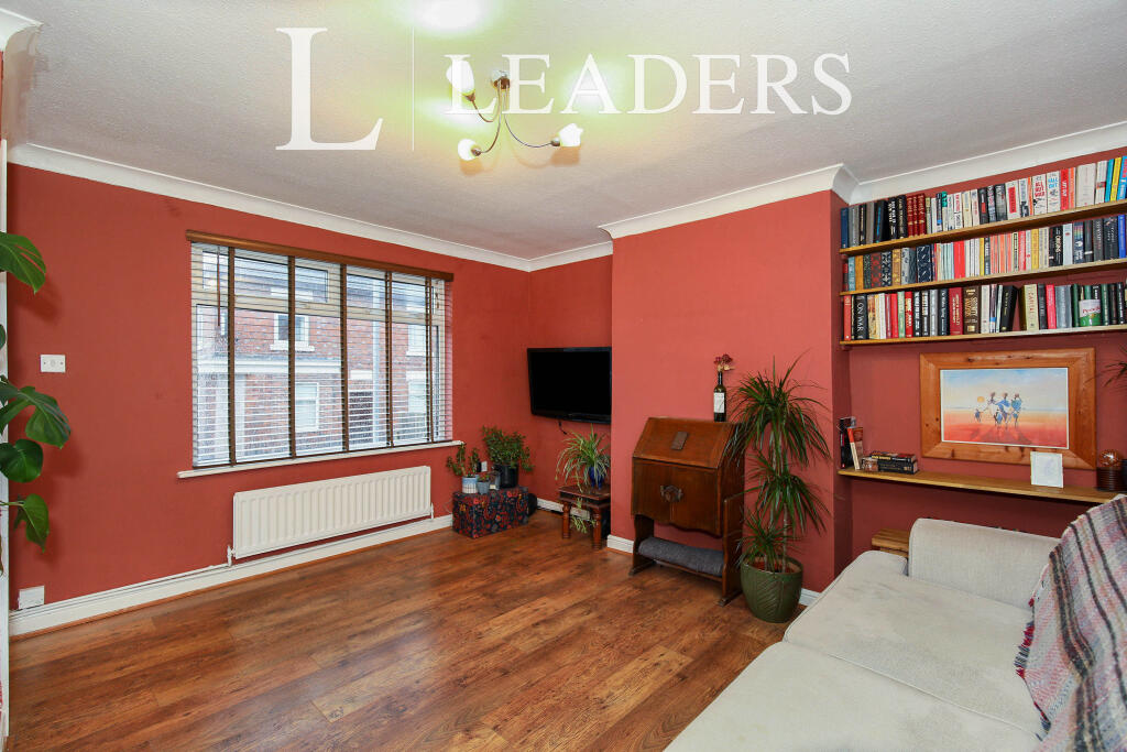 2 bed Mid Terraced House for rent in Cookshill. From Leaders Lettings - Hartshill