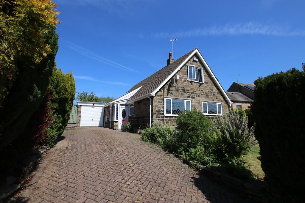 3 bed Chalet for rent in Crane Moor. From Butcher Residential Ltd - Penistone