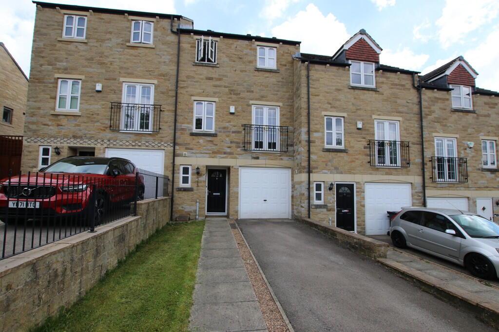 4 bed Town House for rent in Denby Dale. From Butcher Residential Ltd - Penistone 4 bed Town House for rent in Denby Dale. From Butcher Residential Ltd - Penistone